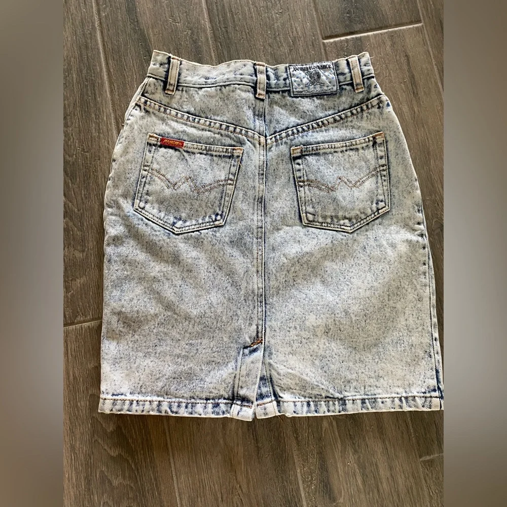 Vintage Jordache White Wash Denim Skirt with Lace Heart! 7/8 💙 - Picture 5 of 8